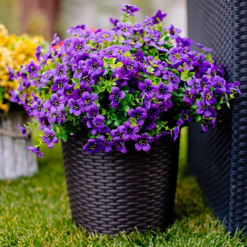 Vibrant Artificial Flowers: 365 Days of Spring 🌿.
